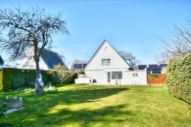 Travemünde. Einfamilienhaus auf EIGENLAND nahe Golfplatz/Strand. Massive Bauweise, sehr gepflegt!