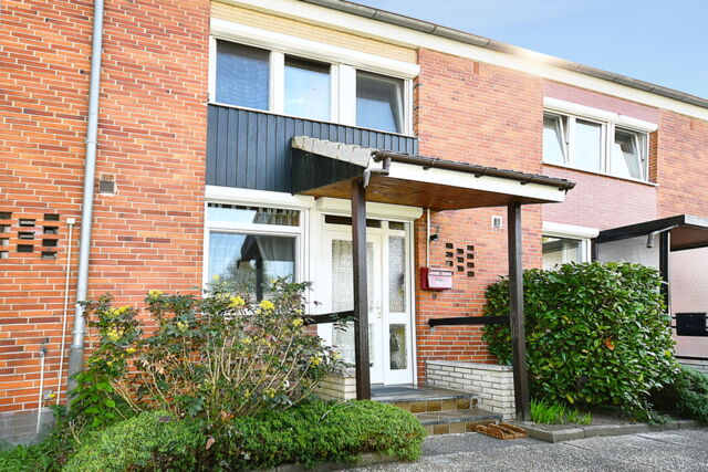 HL-Kücknitz. Gemütliches Mittelreihenhaus mit Carport, Vollkeller und ausgebautem Spitzboden