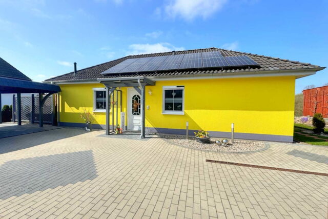 Schönberg. Erstklassiger Bungalow mit wunderbarem Garten, Carport, und Solaranlage zu kaufen