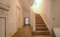 Altbau-Haus-am-Kanal-EG-Treppe-ins-OG