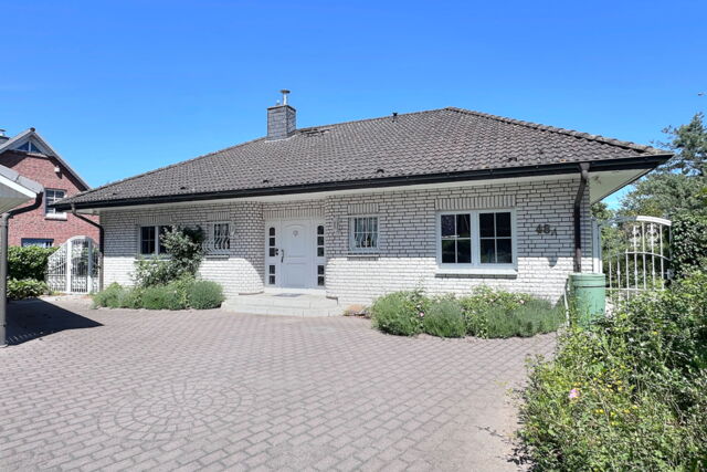 Badendorf bei Lübeck. Wunderbarer, exklusiver Bungalow auf Eigenland in ruhiger Feldrandlage zu kaufen