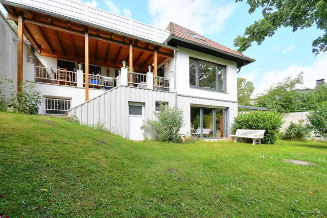 Lübeck-Travegrundstück! Großes EFH mit ELW und direktem Wasserzugang/Bootssteg zur Trave. 2.846m² EL