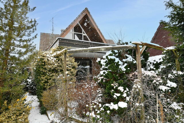 Groß Grönau. Ein Zuhause mit Herz -gemütliche Doppelhaushälfte auf EIGENLAND mit Anbau, Keller und Garage
