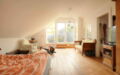 Altbau-Haus-am-Kanal-DG-Zimmer