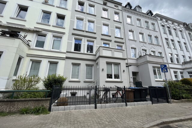 RESERVIERT. Lübeck. Hochwertiges MFH mit 4 Wohnungen und solider Rendite. PROVISIONSFREI!